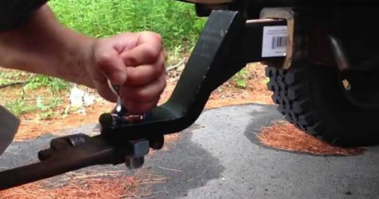 How to Put a Tow Hitch on a Truck